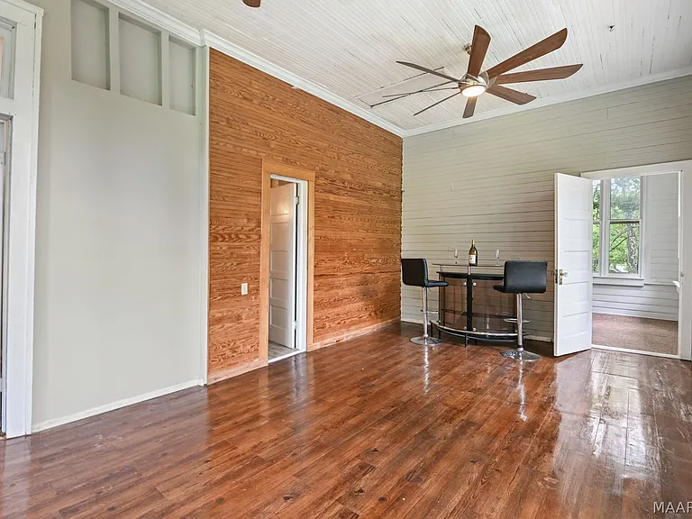 264 E Fairview Ave — Photo 32