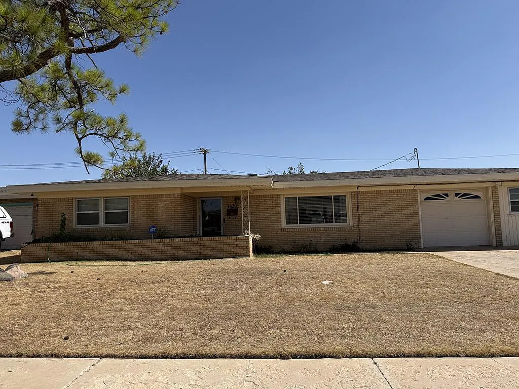 4 bed, 3.5 bath, 2500 sqft, $4,500 — Photo 1