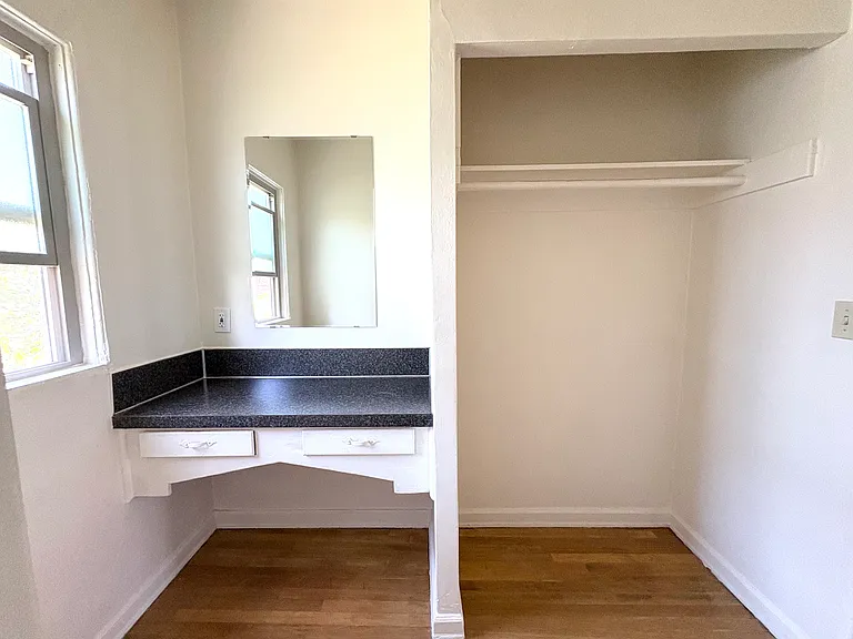 3804 N Haight Ave #8 — Photo 6