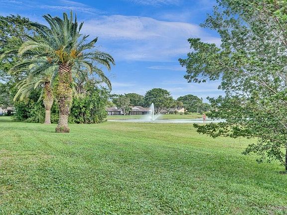 3rd image of 9264 Vista Del Lago #H