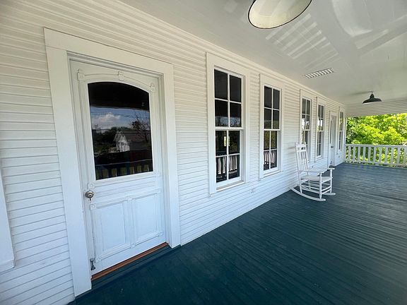 2nd image of 618 Bayridge Rd