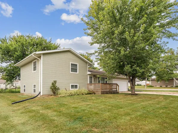 901 Frost St, Grundy Center, IA 50638