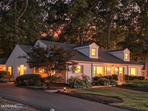 3rd image of 321 Sharon Way