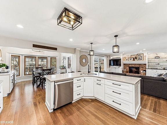 3rd image of 1508 N Lincoln Ct