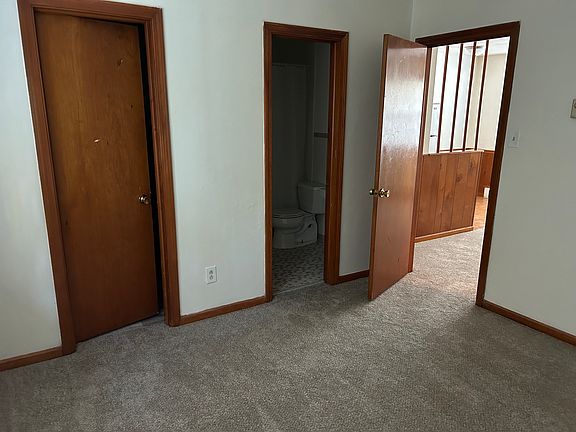 4th image of 8576 Executive Dr #4