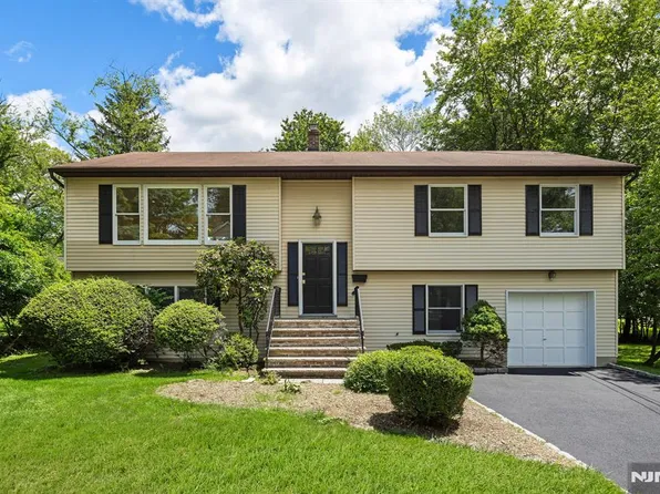 80 Riverdale St, Hillsdale, NJ 07642