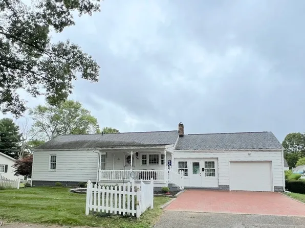 462 4th St NE, New Philadelphia, OH 44663