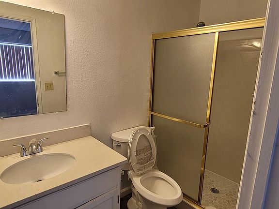 4th image of 3200 Sanbury Cir #A