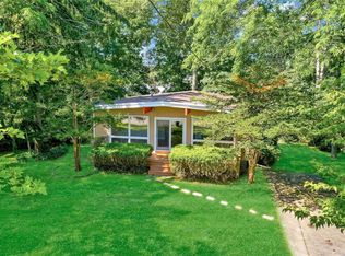 8 Newport Beach Blvd, East Moriches, NY 11940