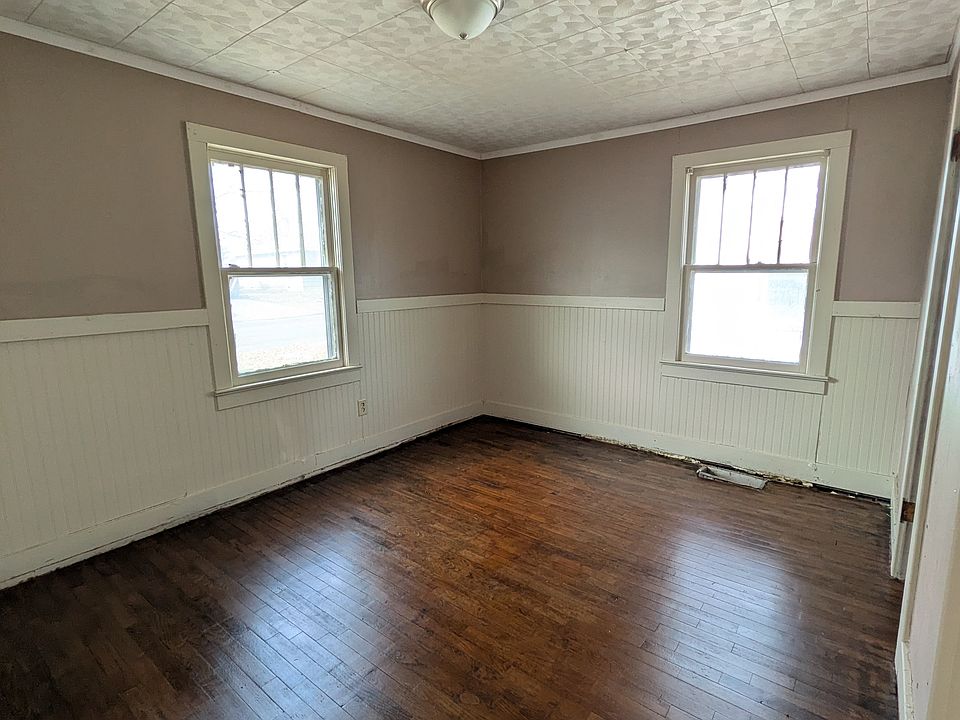 2nd image of 107 S Walnut St