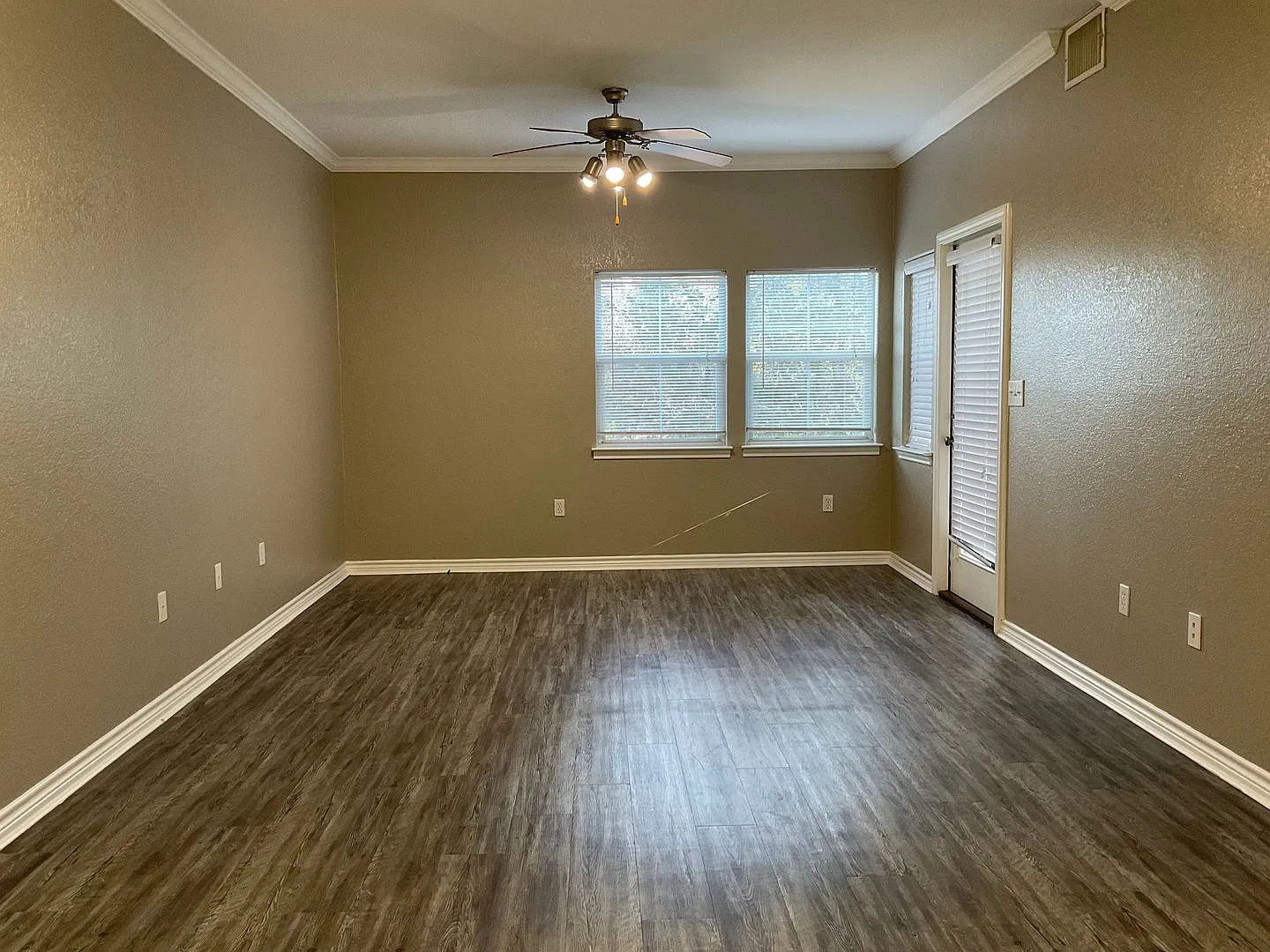 **Move-In Special**Horseshoe Bay Living | 1 Bedroom | 784 Sq. Ft. | Pool, Pickleball & Tennis Cou... — Photo 3