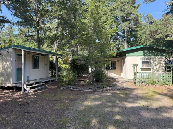 135 Driftwood Dr, Florence, OR 97439