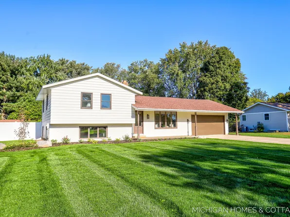 10975 Campanel Dr, Zeeland, MI 49464