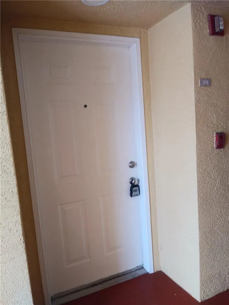 1 bed, 1.0 bath, 727 sqft, $1,975 — Photo 2