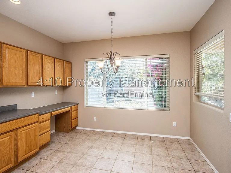 951 E Bellerive Pl — Photo 11