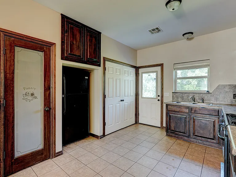 2220 W Utah Ave — Photo 17