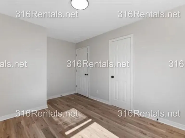 2116 S Mosley Ave — Photo 10