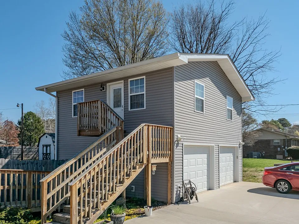 8805 Farmington Dr
