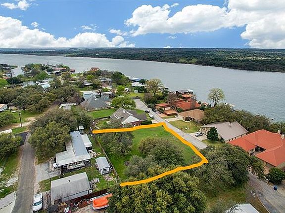 2nd image of 120 Hidden Oaks Dr