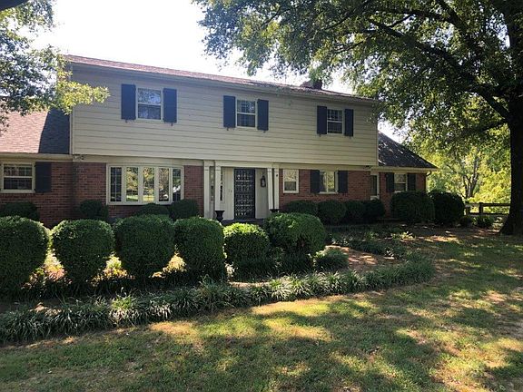 3rd image of 1212 Pickwick Ln