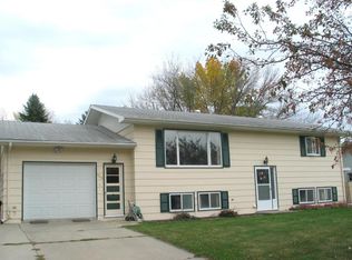 908 Stanford Rd, Grand Forks, ND 58203