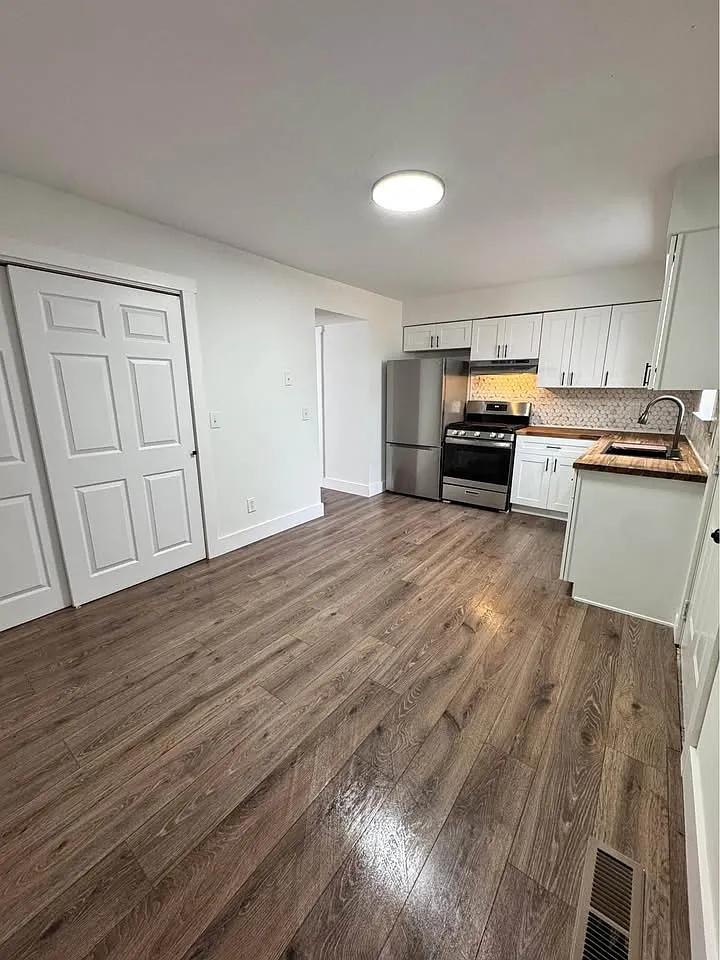 Renovated 2BR/1.5BA Duplex Steps to Downtown Acworth Pet Friendly — Photo 4