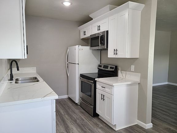 4th image of 1421 Eagle Vista Dr #8