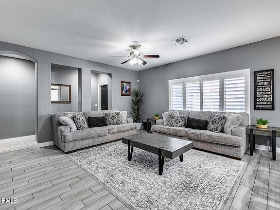 2nd image of 960 E CHELSEA Drive