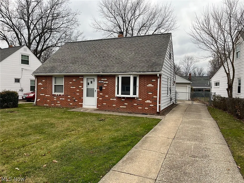 23325 Williams Ave photo 1