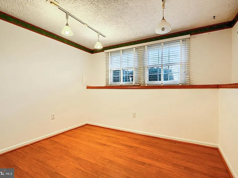8908 Golden Tree Ln — Photo 18
