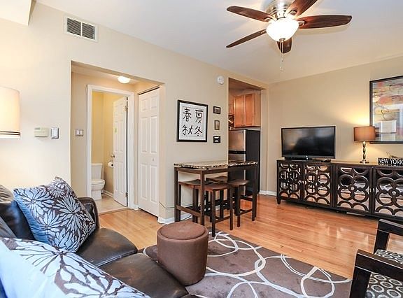 5th image of 4240 N Clarendon Ave APT 302N