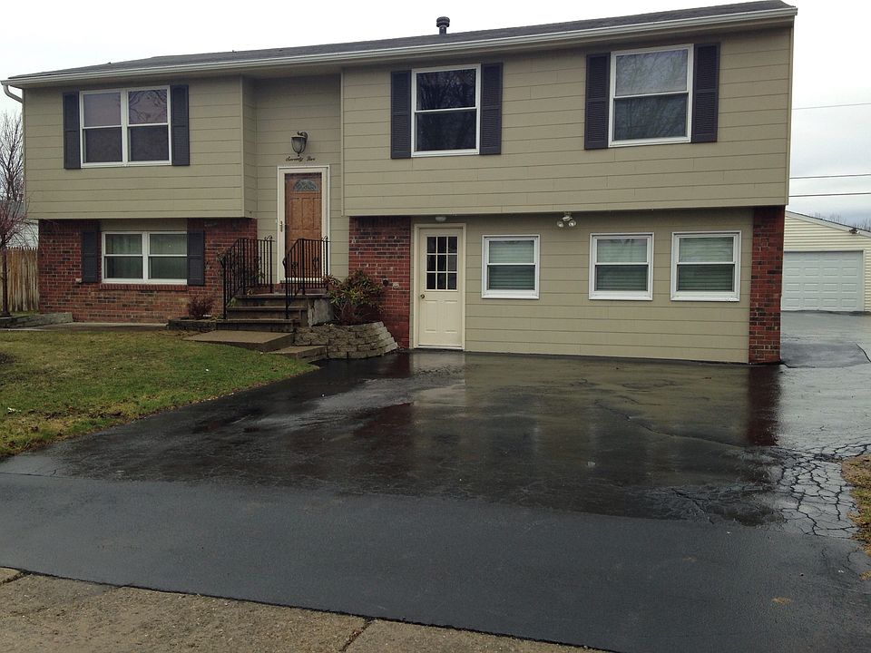 1st image of 75 Garry Dr