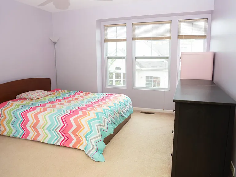 506 Grosvenor Ln — Photo 29