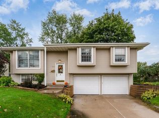 4713 Pine View Dr NE, Cedar Rapids, IA 52402