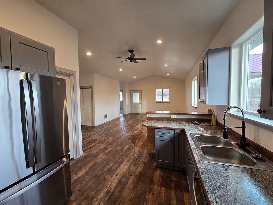 Kitchen to Main living with vaulted ceiling