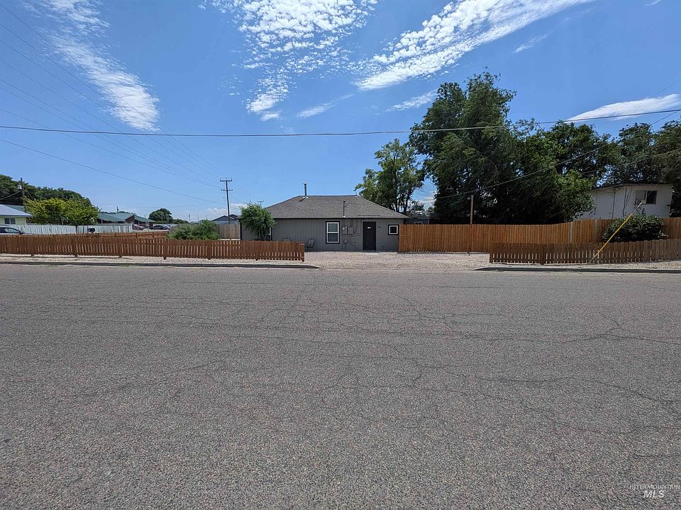 1st image of 615 SE 6th St