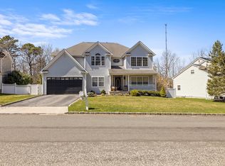 42 Oceanview Blvd, Manorville, NY 11949