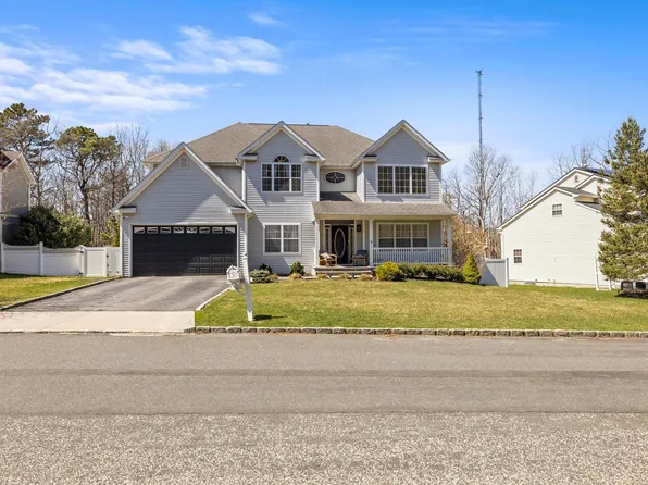 42 Oceanview Boulevard, Manorville, NY 11949