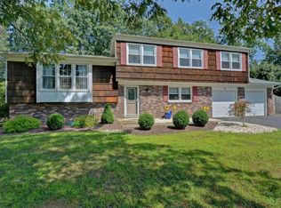 10 Camelot Ct, Manalapan, NJ 07726