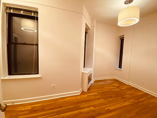 Rented by Metropolis Real Estate of Manhattan | media 27