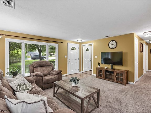 3rd image of 1600 Ridgewood Ct