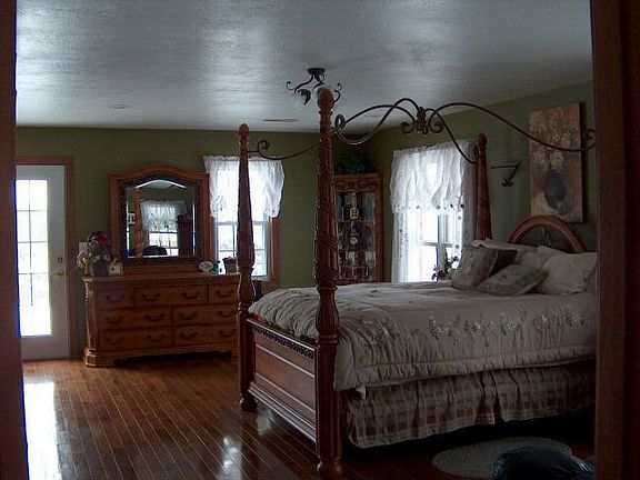 3rd image of 8056 Birch Ln