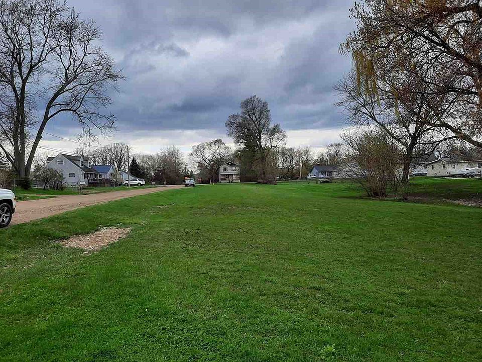 2nd image of E Buder Ave
