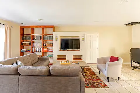 3115 N Park Dr — Photo 2