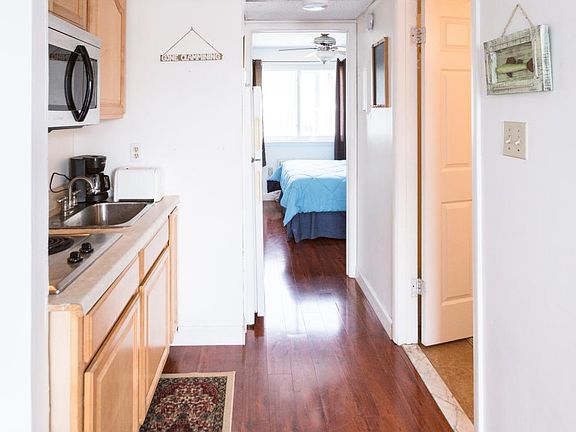 4th image of 921 Wesley Ave APT A25