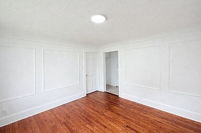 4th image of 2653 Calvert St #1