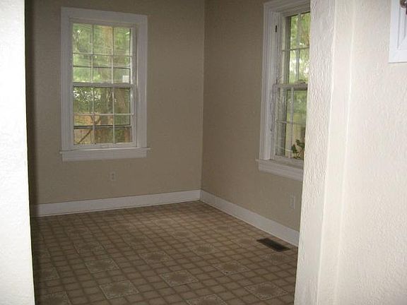 3rd image of 616 Kingwood Dr