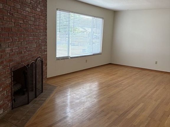 3rd image of 3401 Fremont St