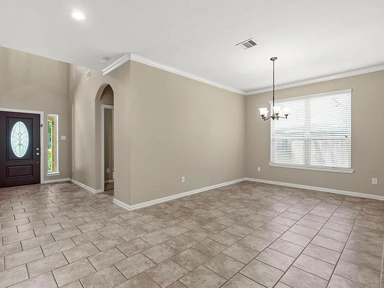 34 Sawbridge Cir — Photo 6
