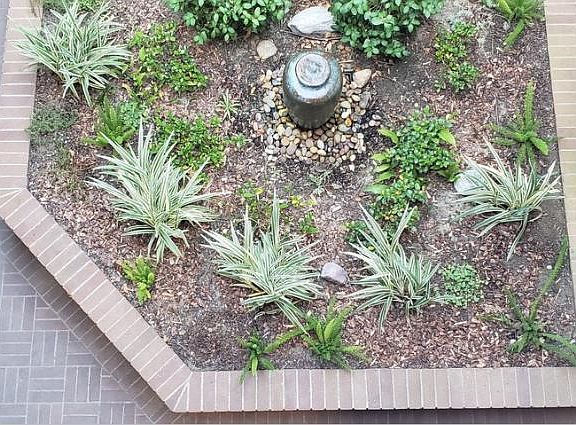 4th image of 1636 S Barrington Ave APT 204